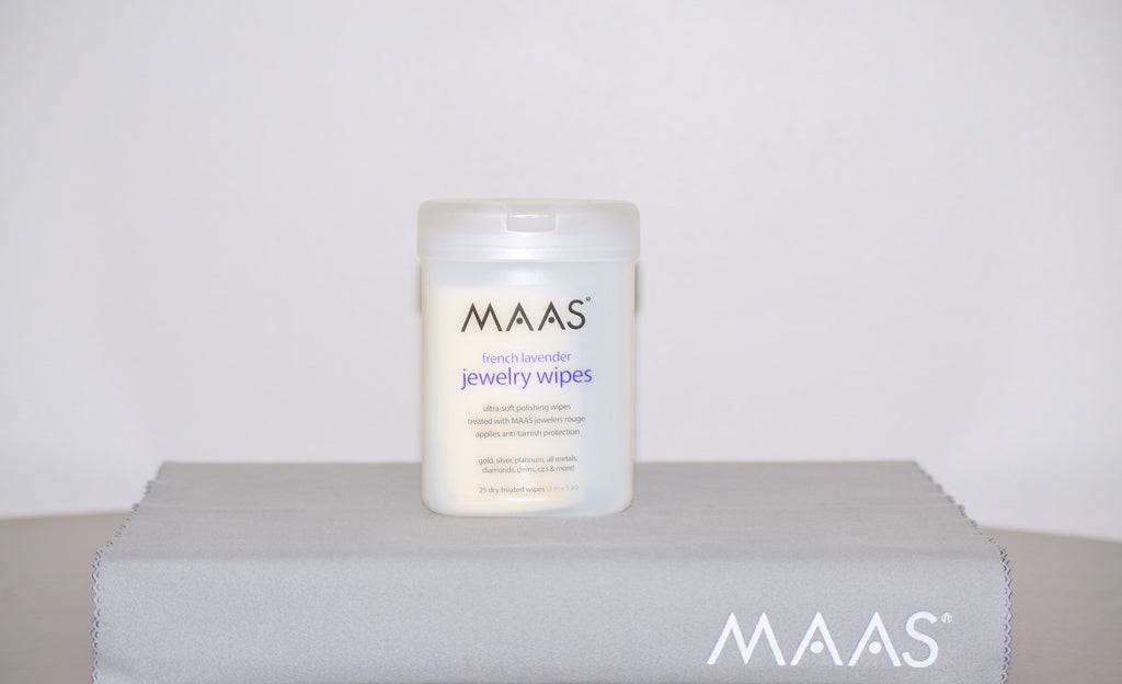15) Jewelry wipes